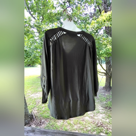 Sweet Wanderer olive Green zip V neck blouse size XL - Picture 4 of 7